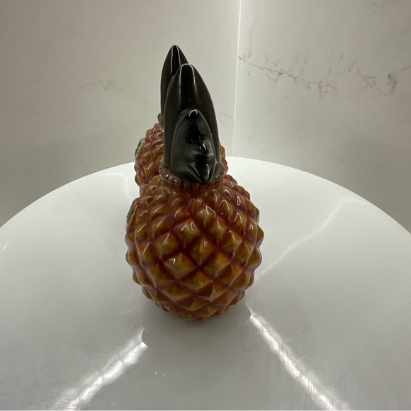 Tommy Bahama Pineapple Salt & Pepper Shakers - Picture 4 of 8
